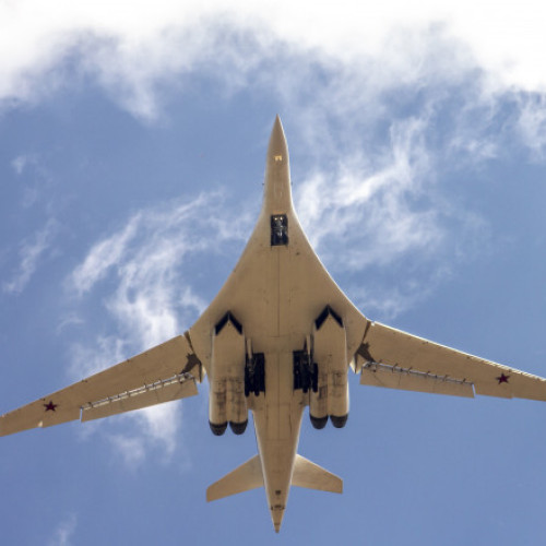 Două bombardiere strategice ruse Tu-160 au zburat deasupra Oceanului Arctic