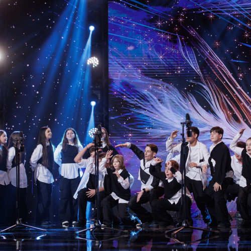 Trupa Mare de la Școala Populară de Arte „George Enescu” din Botoșani, pe scena Românii au talent