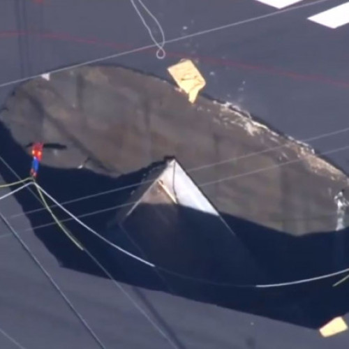 Incident terifiant pentru un șofer de camion în Japonia, după ce vehiculul său a căzut într-o groapă