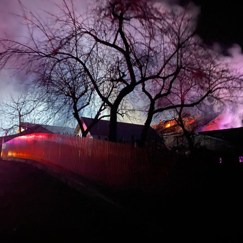 Incendiu devastator în satul Chintinici, orașul Roznov