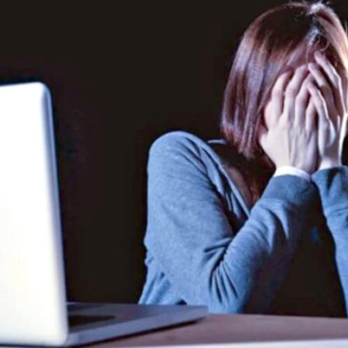 Bărbat reținut pentru șantaj sexual în Hunedoara