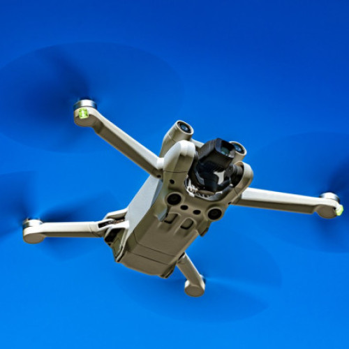 Primul caz din Suedia de condamnare pentru pilotarea unei drone sub influența alcoolului