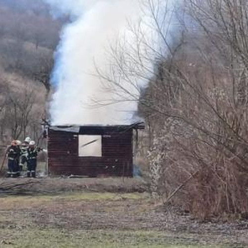 Un bărbat de 60 de ani a fost găsit carbonizat într-un incendiu în Stejeriș, Cluj