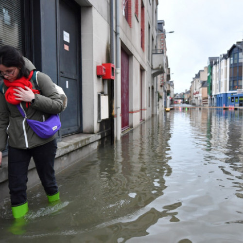 Cod roșu de inundații în vestul Franței, orașul Redon aproape izolat