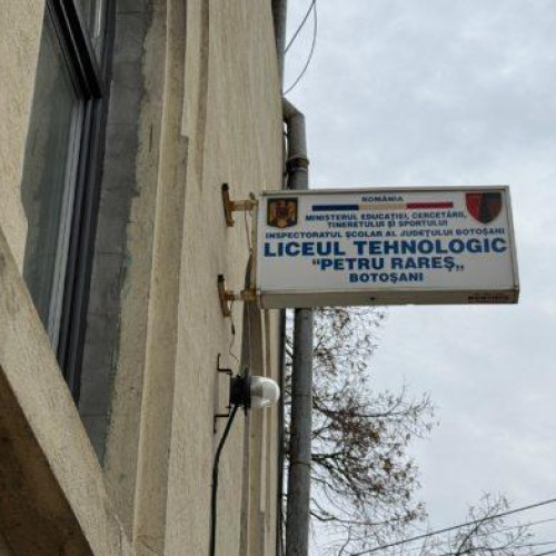 Internatul Liceului "Petru Rares" din Botoșani se află într-o stare critică