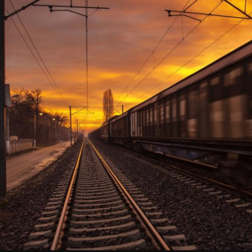 Un bărbat de 71 de ani, ucis de tren după ce a părăsit spitalul fără voie