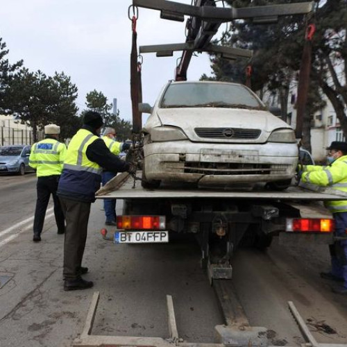 Poliția locală lansează o acțiune împotriva mașinilor abandonate pe domeniul public