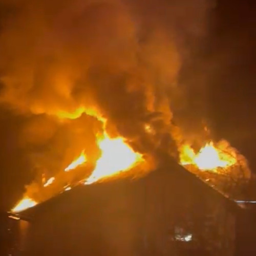 Incendiu la un acoperiș din Dezmir, pompierii intervin rapid