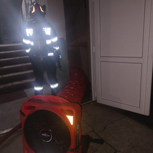 Incendiu la subsolul unui bloc de locuințe din Suceava