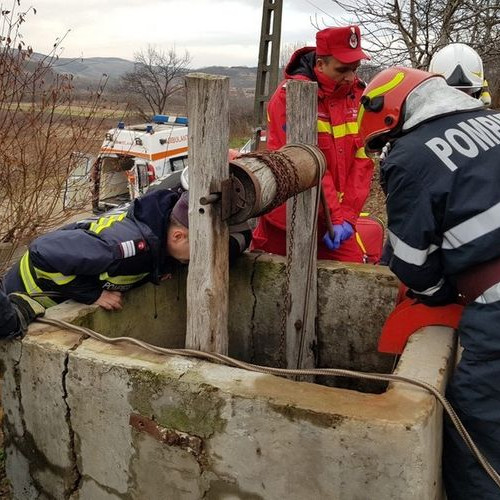 Femeie salvata dintr-o fantana dupa o tentativa de sinucidere in Botosani