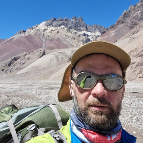 Alpinistii români cuceresc vârful Aconcagua în condiții extreme