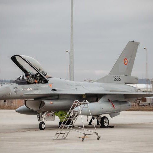 Avionul de luptă F-16 Fighting Falcon a aterizat în România