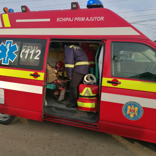 Doi bărbați găsiți în stare gravă într-un bloc, suspectați de intoxicație cu substanțe interzise