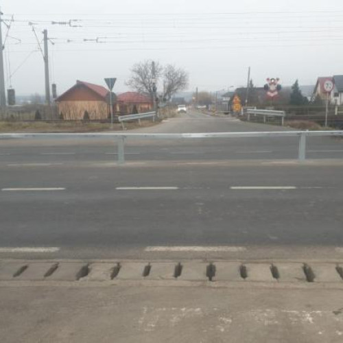 Locuitorii din Jucu de Mijloc se confruntă cu o problemă de trafic din cauza unei greșeli de proiectare