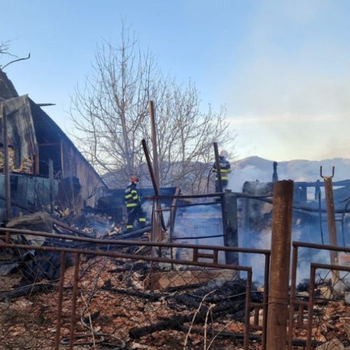Incendiul provocat de un bărbat din Comănești din cauza unor neînțelegeri legate de o moștenire