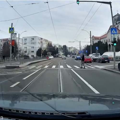 Nepăsarea pietonilor provoacă un incident rutier în Cluj-Napoca