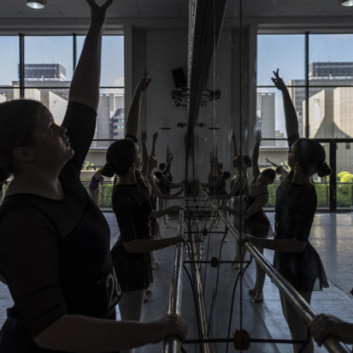 Fosta elevă de la Royal Ballet School încheie un acord cu prestigioasa instituție după acuzații de hărțuire