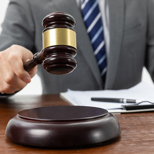 Teren din Olimp scos la licitație de lichidatorul judiciar