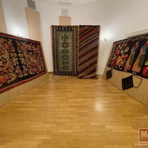 Vernisajul expoziției "Tehnici tradiționale de țesere a scoarțelor în România și Republica Moldova"