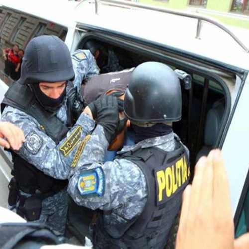 Poliția din București a destructurat o rețea de escrocherii online din Botoșani