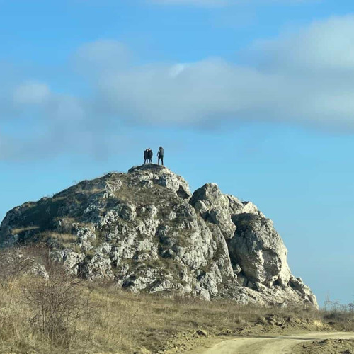 Piatra Tomii: legenda și accesibilitatea acestui loc deosebit