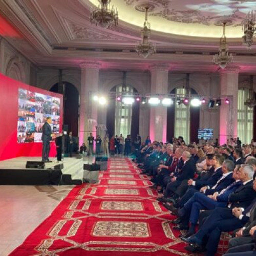 Marcel Ciolacu îl întâmpină pe Crin Antonescu la congresul PSD