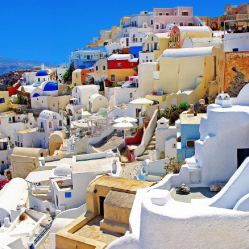 Autoritățile elene au trimis echipe de salvare pe insula Santorini din cauza activității seismice crescute