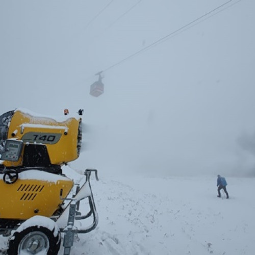Începerea producerii zăpezii artificiale pe pârtiile de schi