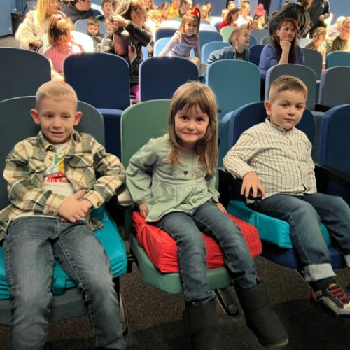 Copiii din Măgurele au asistat la un spectacol deosebit la Teatrul Ion Creangă