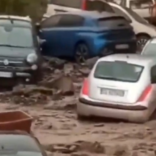 Ploi devastatoare în Messina, Italia, genera intervenții masive ale pompierilor