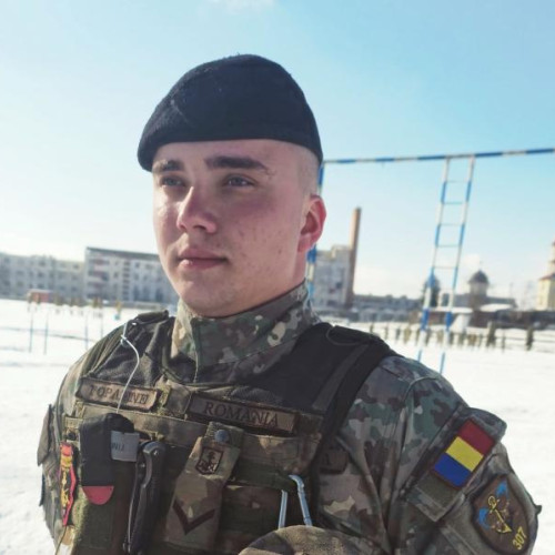 Un copil de 2 ani salvat de un militar din Dej