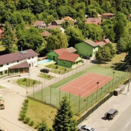 Taberele de la Moneasa și Casoaia, destinații populare pentru tineri