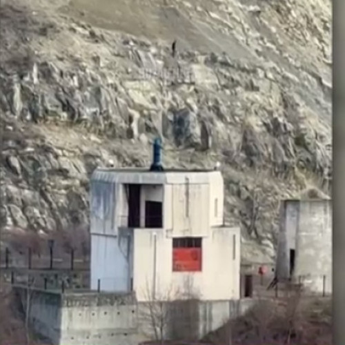 Soferi în pericol pe DN10 din județul Buzău din cauza unor indivizi care dislocă roci