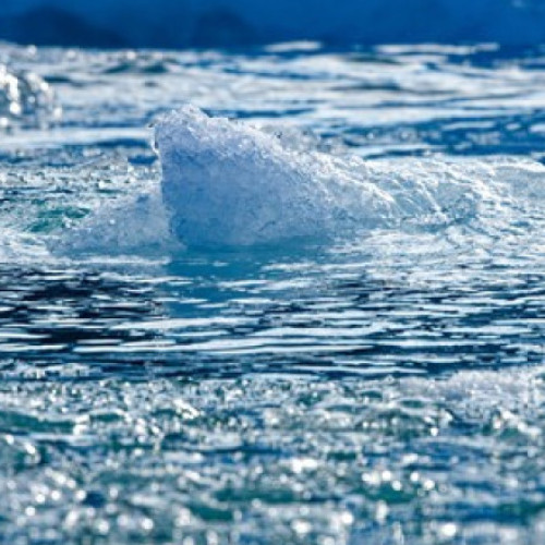 Calota de gheata din Groenlanda se fragmentaza din cauza schimbarilor climatice