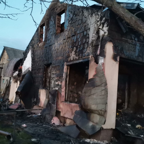 Locuința unei familii cu 11 copii din Bucecea a fost distrusă de un incendiu