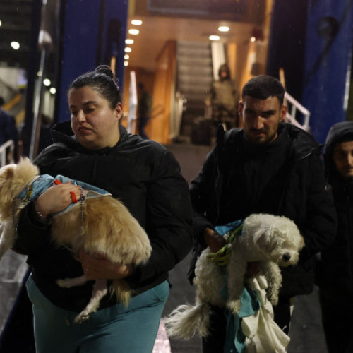 Sute de turiști părăsesc Santorini din cauza cutremurelor