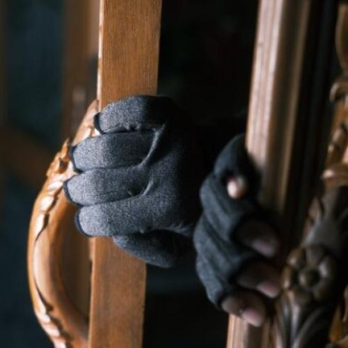 Hot arestat după furturi dintr-o biserică și un beci din Cluj-Napoca