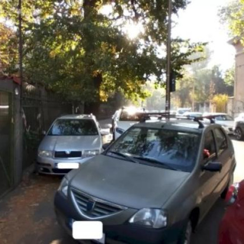 Locuitorii din Cluj cer măsuri mai drastice împotriva parcărilor ilegale pe trotuare