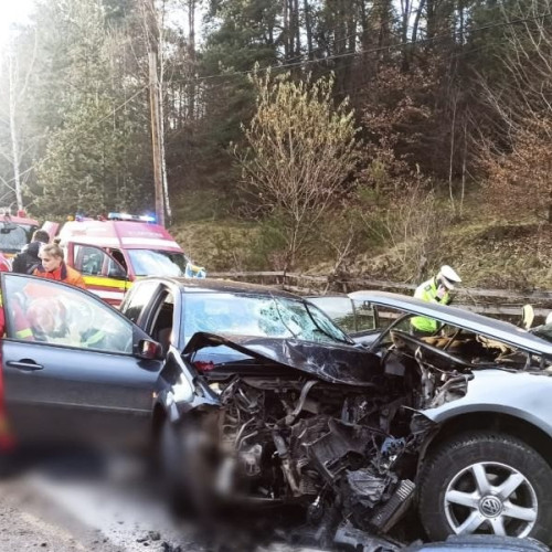 Accident cu două mașini implicate în Argeș