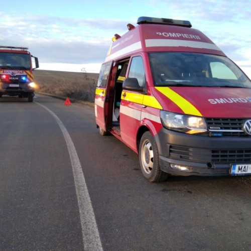 Accident rutier în Ceanu Mare, bărbat transportat la spital