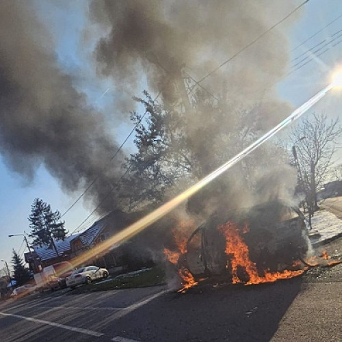 Incendiu la un autoturism pe strada Zefirului din Satu Mare