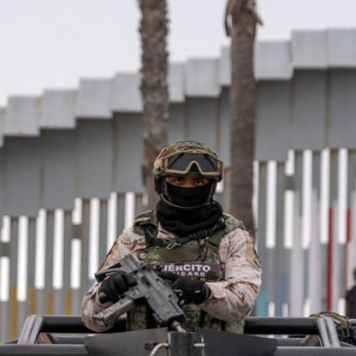 Mexicul desfășoară 10.000 de soldați la frontiera cu SUA