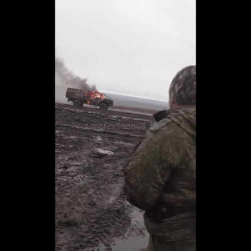 Un video viral surprinde reacția unui militar rus în fața unui camion Ural în flăcări