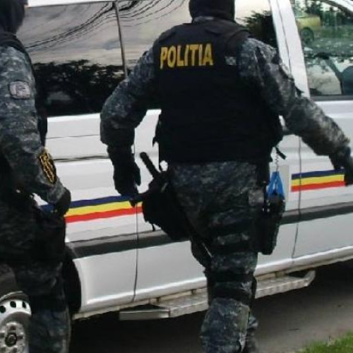 Un bărbat din Botoșani, reținut pentru îndemnarea minorelor la pornografie