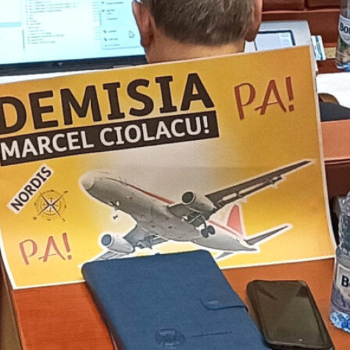 Marcel Ciolacu, în fața protestelor la Parlament; AUR solicită demisia sa