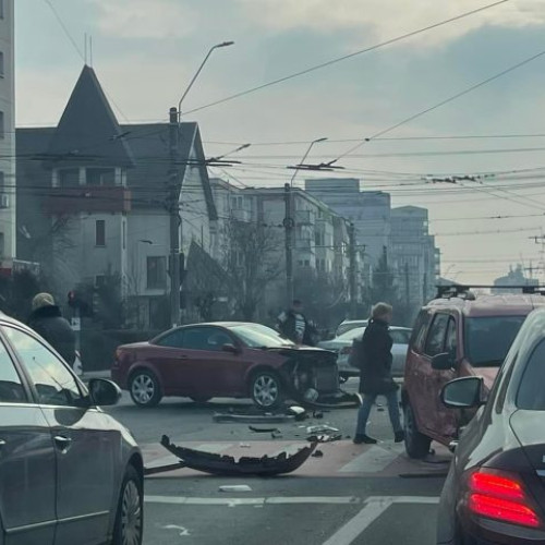 Accident la intersecția bulevardelor București și Republicii din Baia Mare
