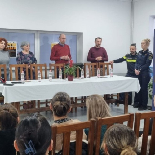 Proiectul "Școala părinților" continuă în județul Arad