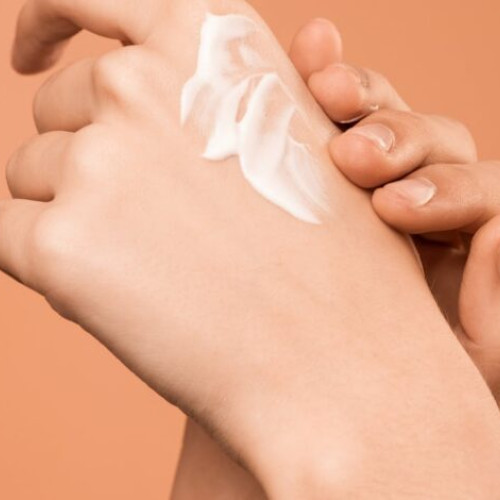 Provocările îngrijirii pielii în sezonul rece: sfaturi utile pentru o hidratare eficientă