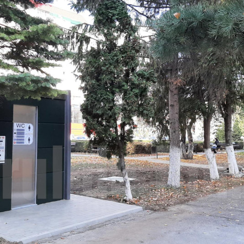 Numarul toaletelor publice din Roman este insuficient pentru nevoile locuitorilor