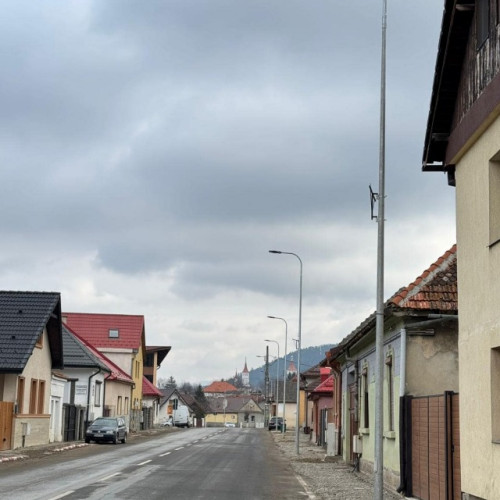 Primăria Săcele a finalizat mutarea cablurilor electrice aeriene în subteran